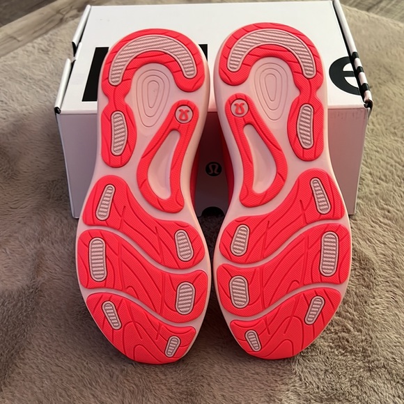 Lululemon Chargefeel workout low sneakers size 8.5 color:flare pink - Picture 5 of 5
